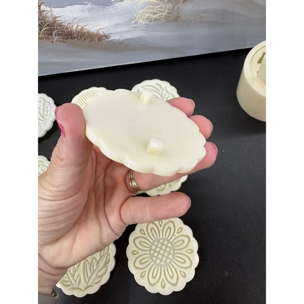 N/A mooncake mold
